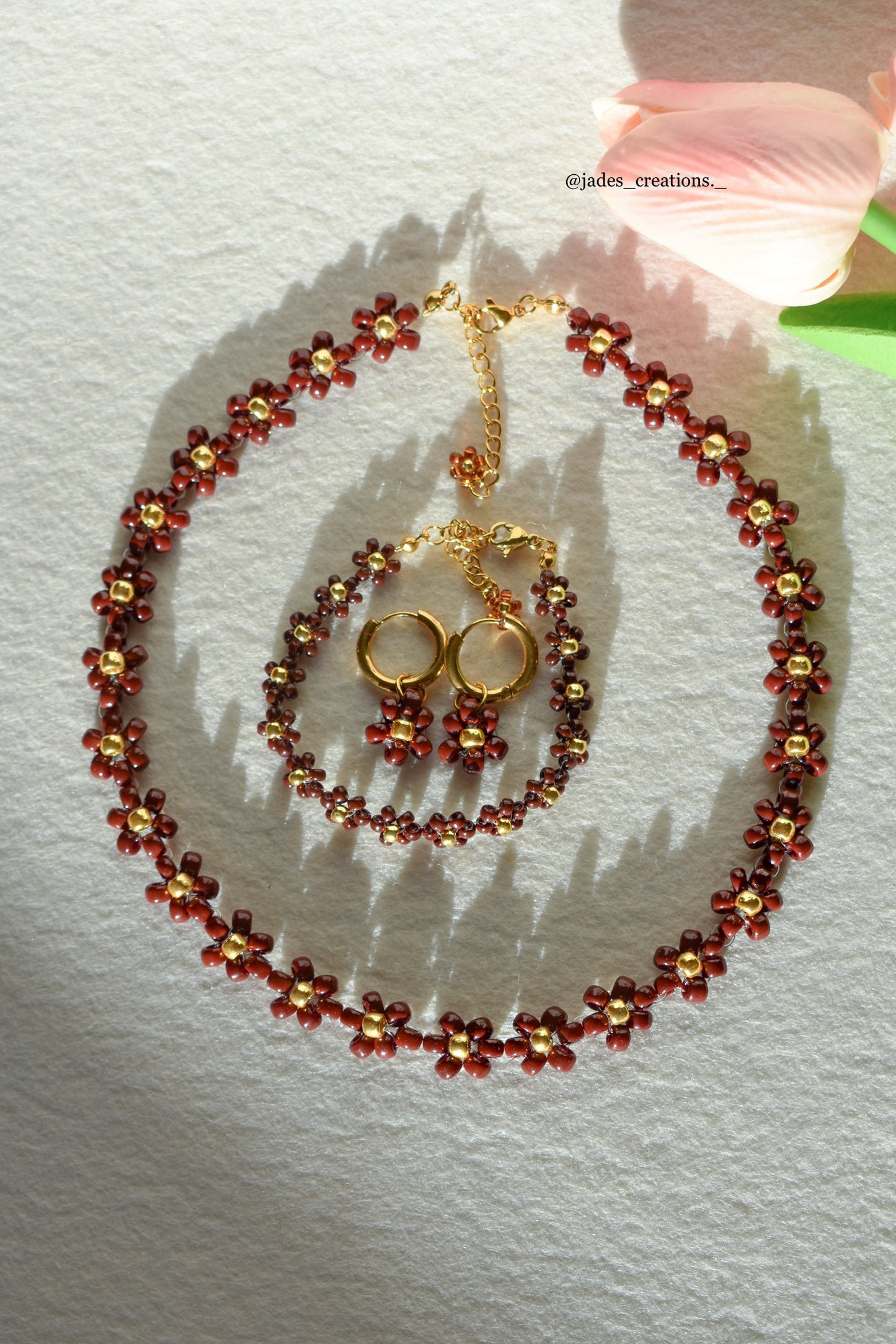 Collana floreale color cioccolato oro