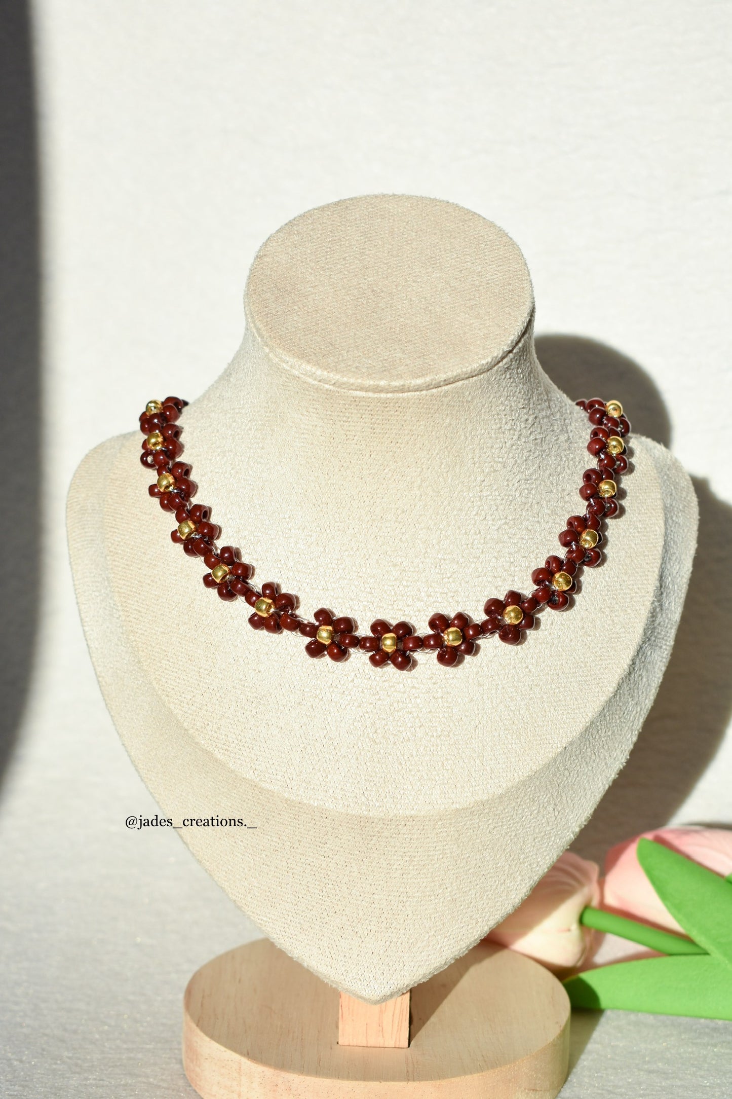 Collana floreale color cioccolato oro
