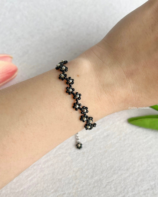 Bracciale floreale nero argentato