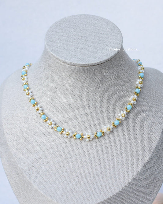 Collana Margherite girocollo con perline azzurre