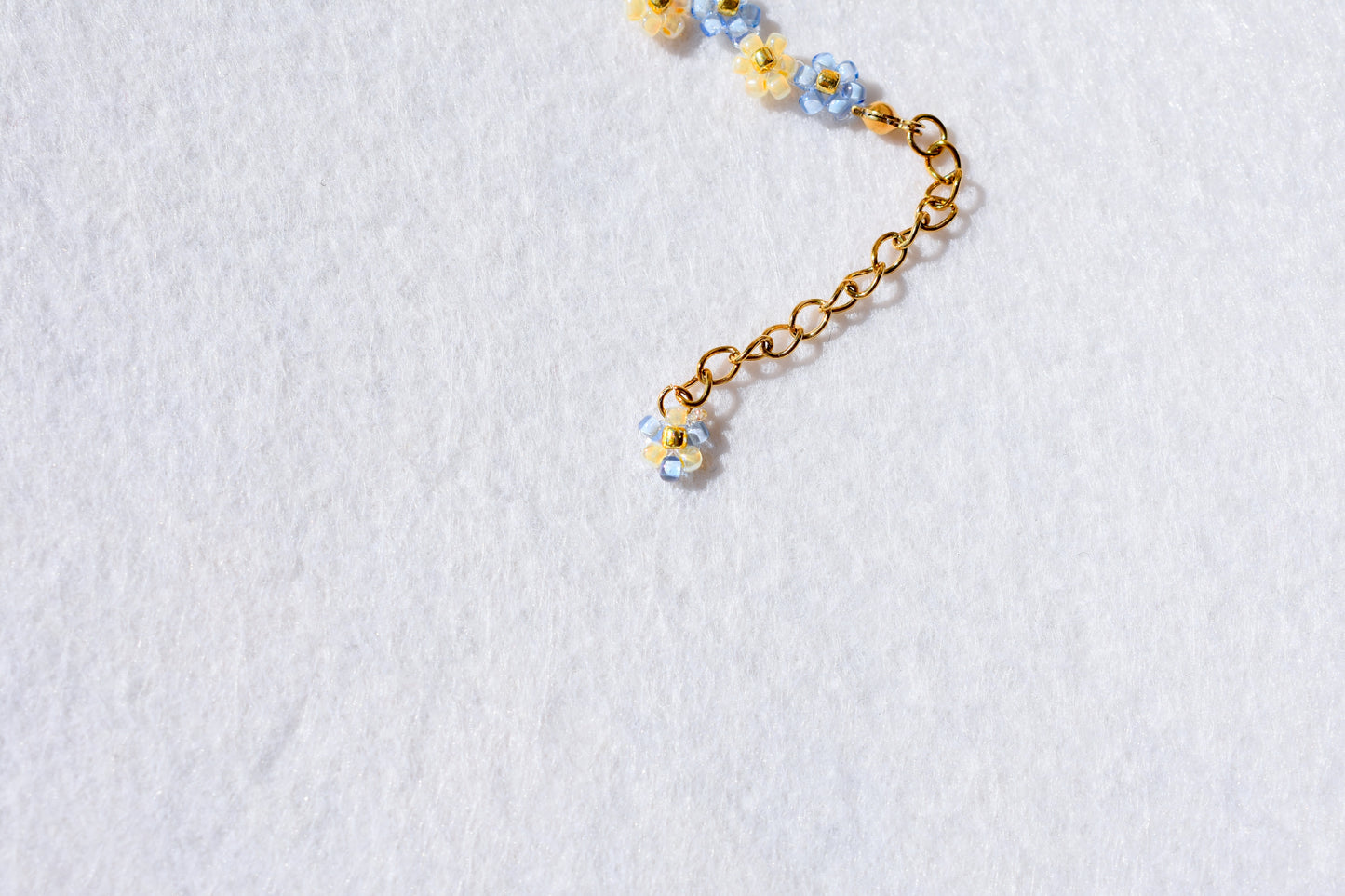 Bracciale floreale azzurro e giallo dorato