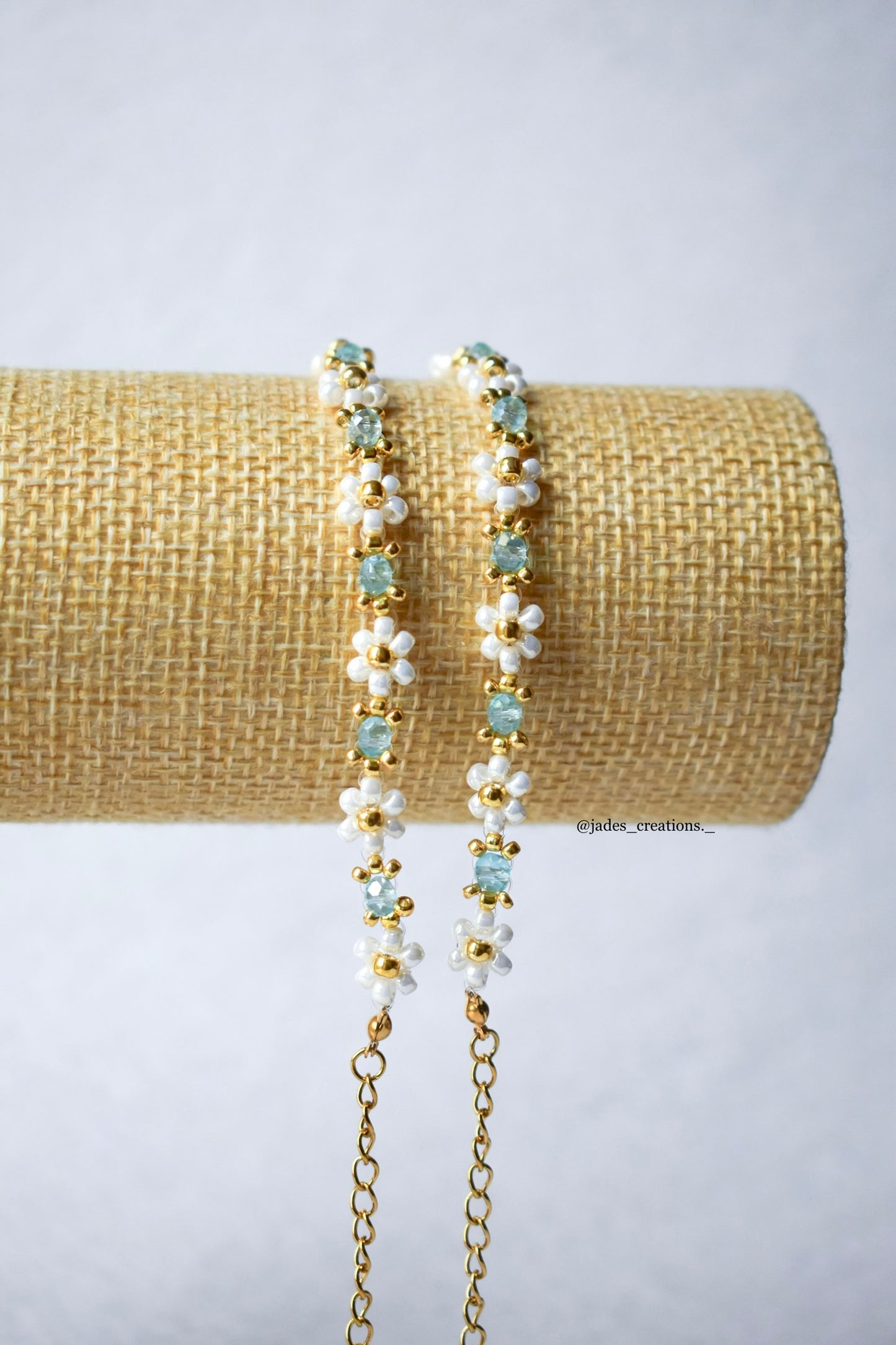 Bracciale floreale margherite perline azzurre trasparenti
