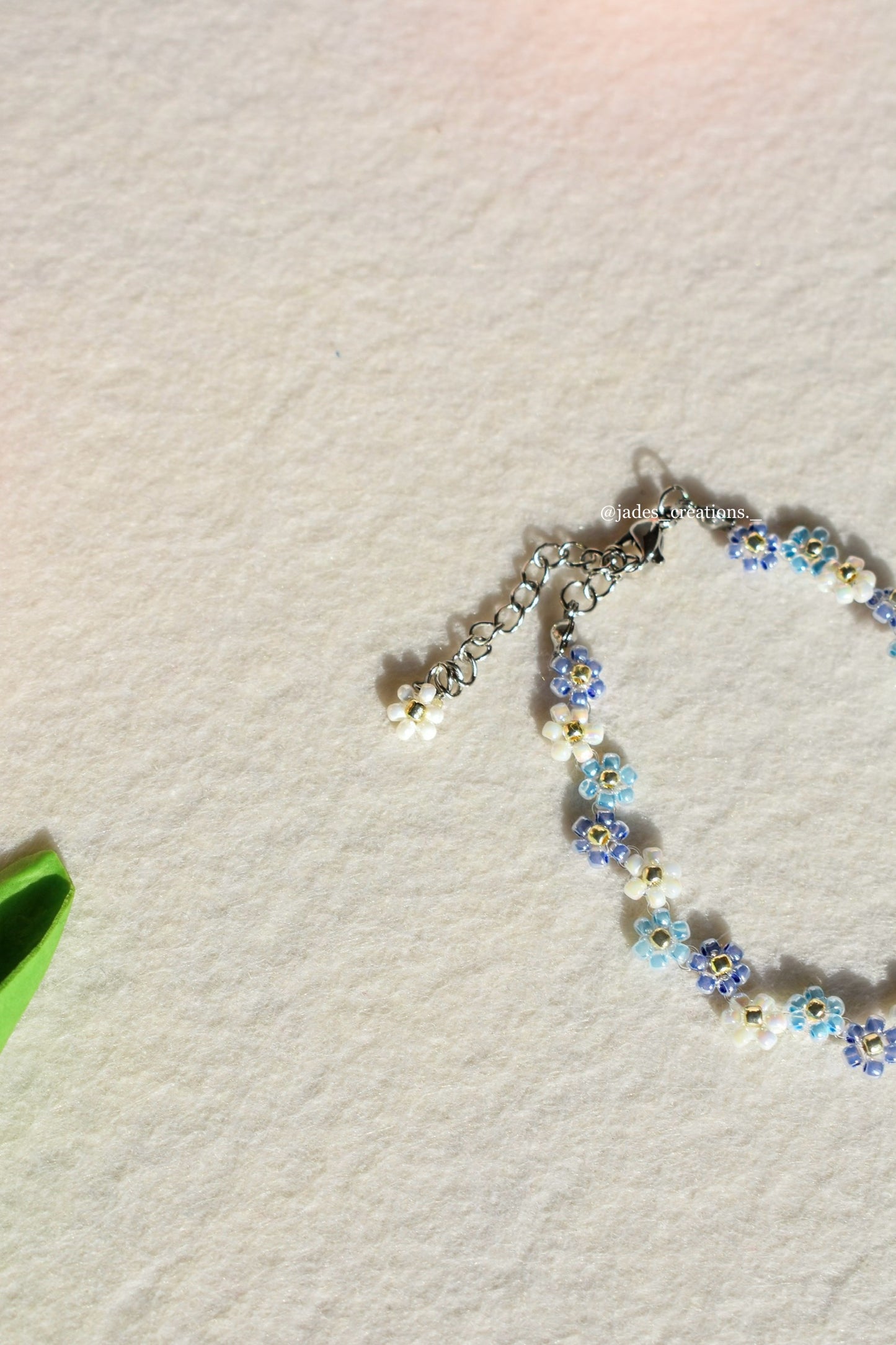 Bracciale floreale azzurro argentato